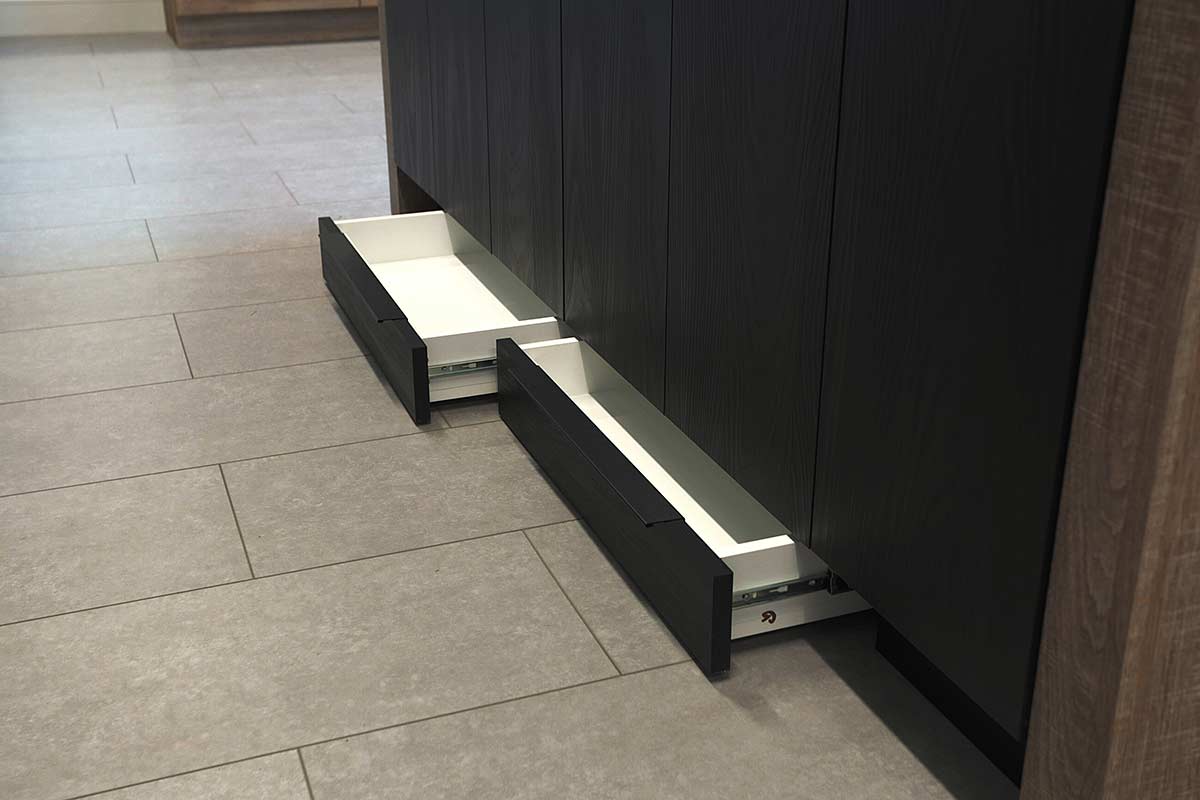 tiroirs sous les armoires de cuisine